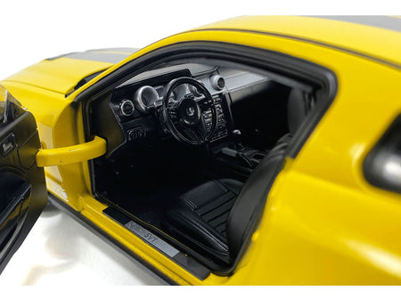 2007 Ford Shelby GT500 Diecast Model Car Yellow 1/18